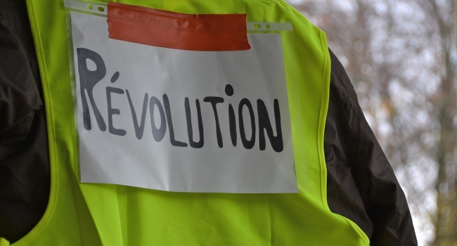 Gilet gialli, un soccorso involontario per Macron
